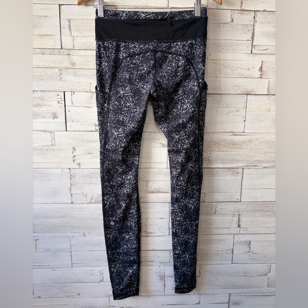 Lululemon leggings size 4 black white